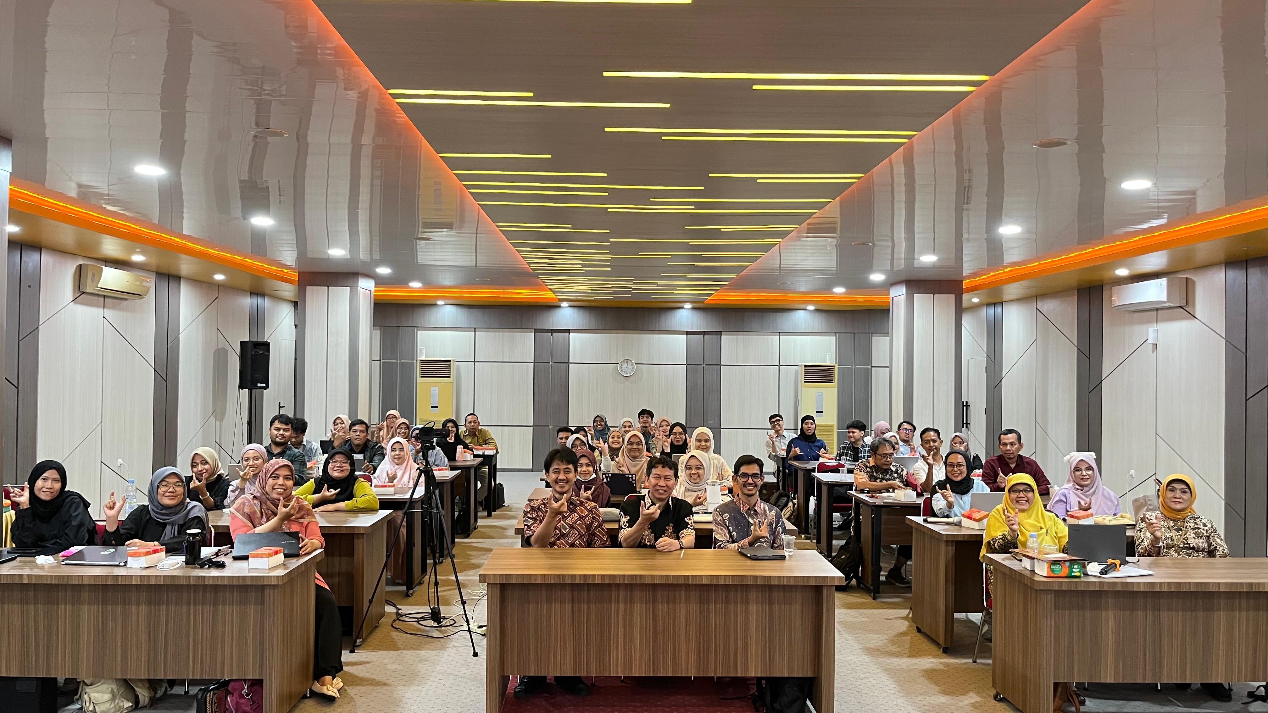 Fakultas Farmasi Unand Gelar Workshop Strategi Penulisan Ilmiah Menuju Publikasi Bereputasi Internasional