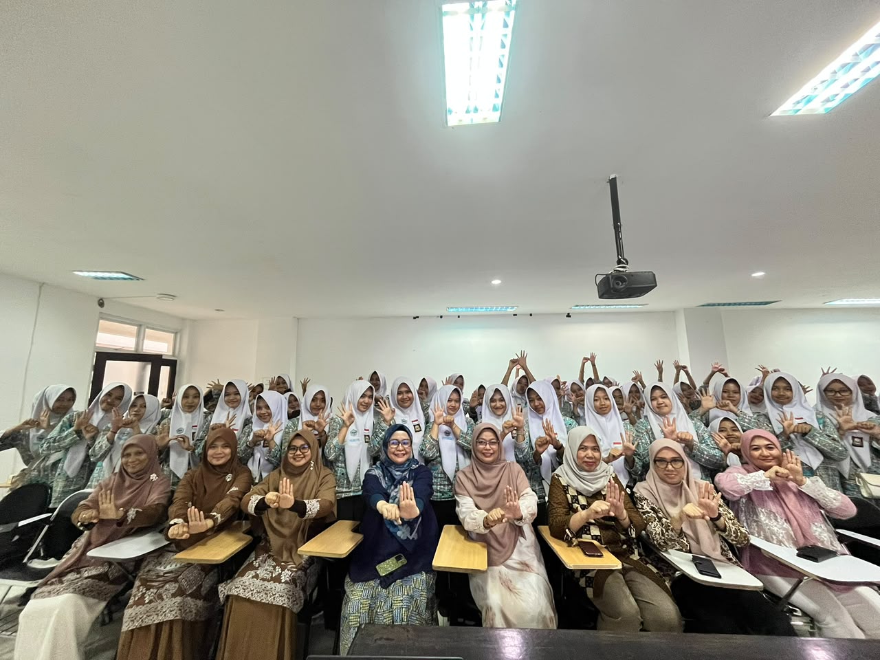 Fakultas Farmasi Unand Terima Kunjungan SMAN 4 Bukittinggi