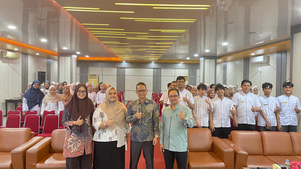 Kuliah Tamu Program Studi Pendidikan Profesi Apoteker bersama apt. Mulyadi Sirin di Fakultas Farmasi Universitas Andalas